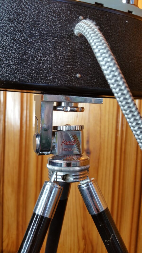 This Kodak Pony Camera Lamp is Picture Perfect for those who love photography. Perched on a expandable,vintage tripod with a round lightbulb topping the entire ensemble.